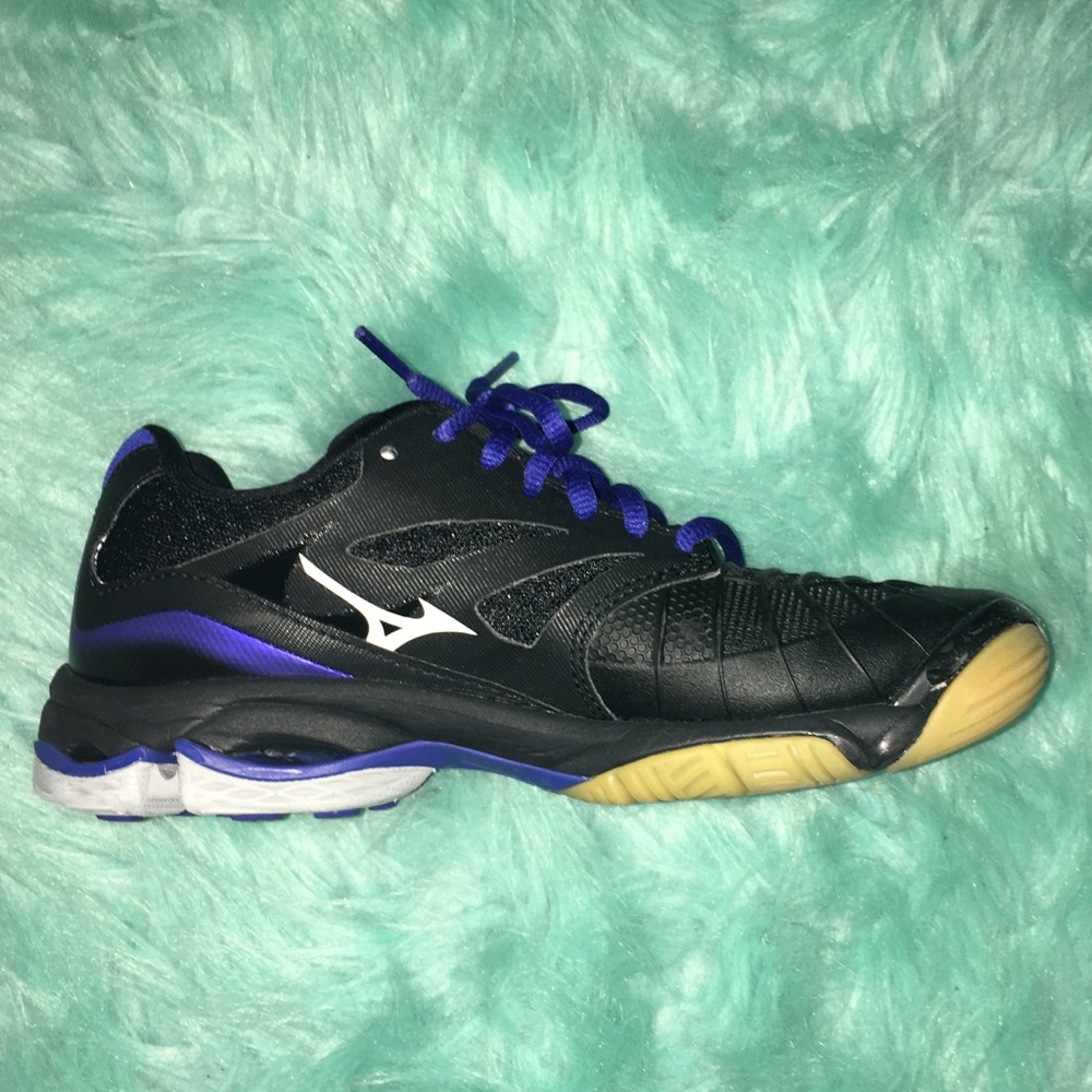 Authentic Mizuno Wave Lightning Z2 Shoes